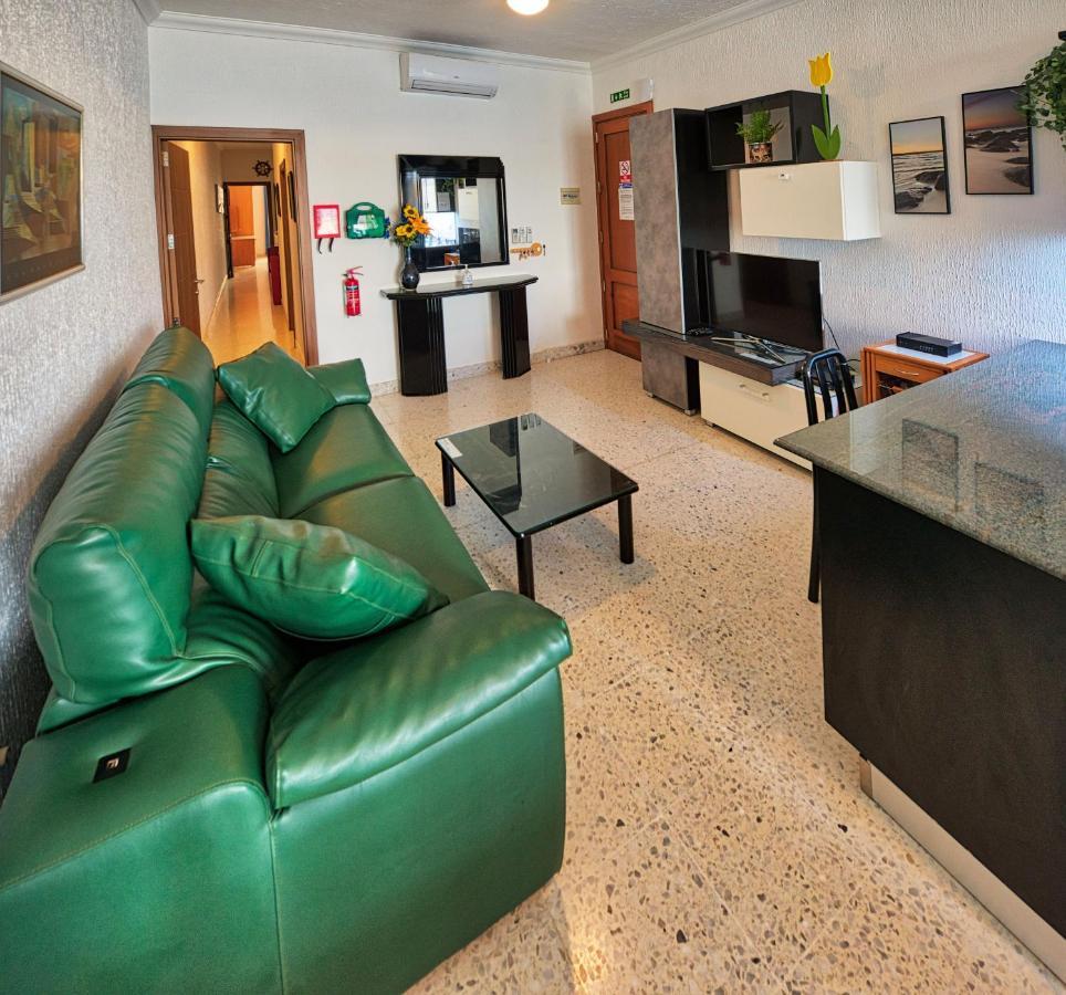 Beachfront With Seaviews Apartment No56 Award Winner Unbeatable Location For Closeness To The Sea Ideal For Guests Looking For Winter Spring And Autumn Breaks In Sunny Malta Also Ideal For Coastal Hikers Mellieħa Buitenkant foto