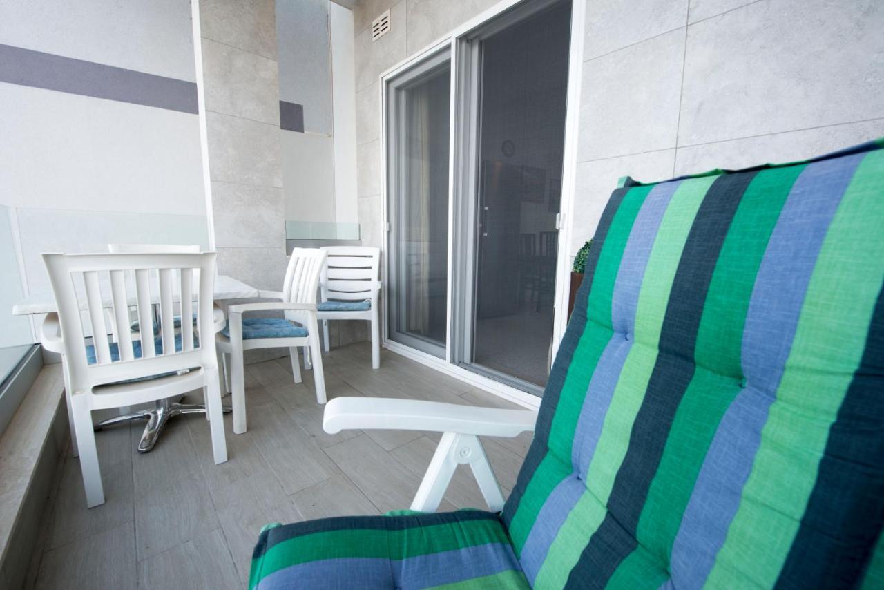 Beachfront With Seaviews Apartment No56 Award Winner Unbeatable Location For Closeness To The Sea Ideal For Guests Looking For Winter Spring And Autumn Breaks In Sunny Malta Also Ideal For Coastal Hikers Mellieħa Buitenkant foto