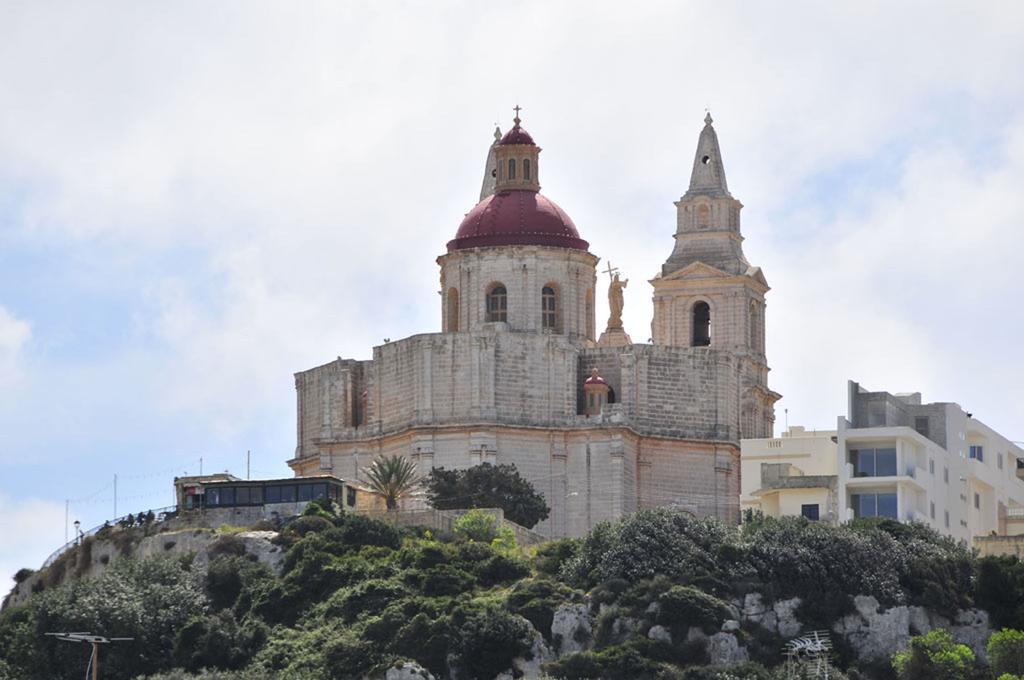 Beachfront With Seaviews Apartment No56 Award Winner Unbeatable Location For Closeness To The Sea Ideal For Guests Looking For Winter Spring And Autumn Breaks In Sunny Malta Also Ideal For Coastal Hikers Mellieħa Buitenkant foto